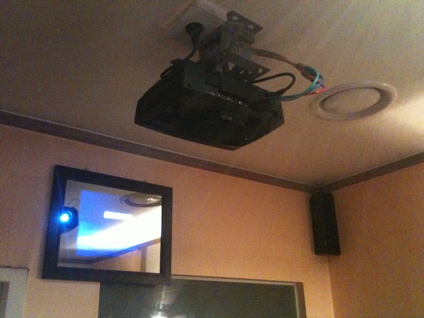 A DVD szoba projektora.